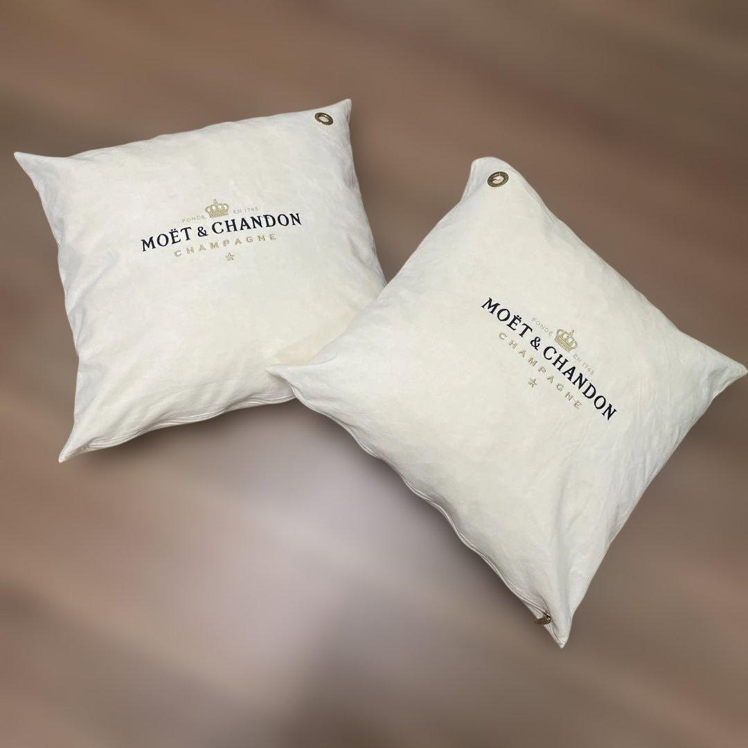 MOËT & CHANDON ロゴ入りクッション2つ　非売品　レア